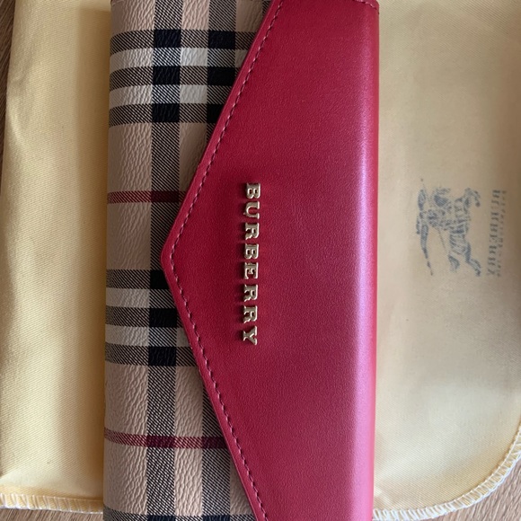 Burrberry Vintage Check and Leather Wallet - Picture 4 of 7